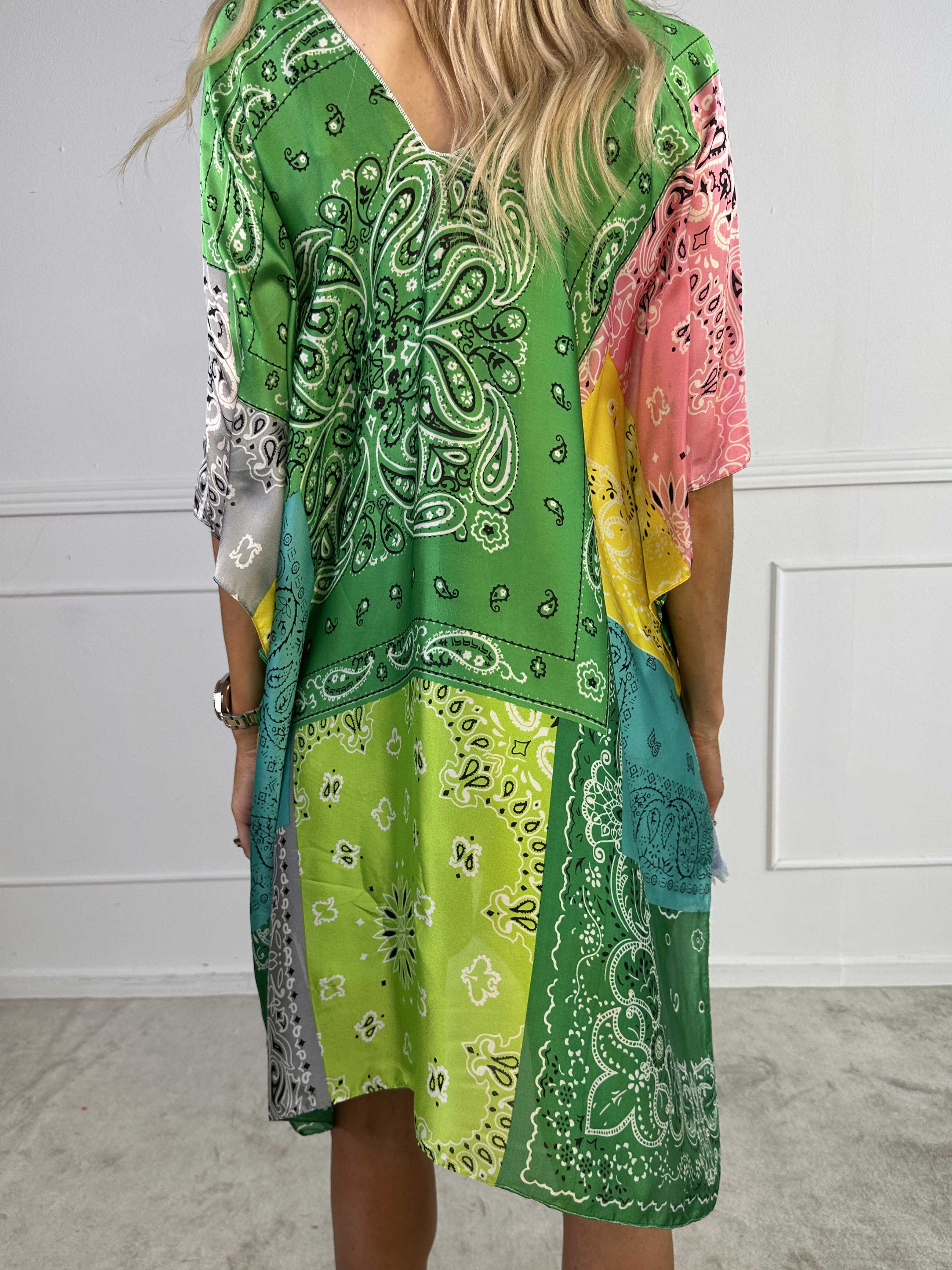 Thora - Flerfarvet tunika i blødt viskose og i silke